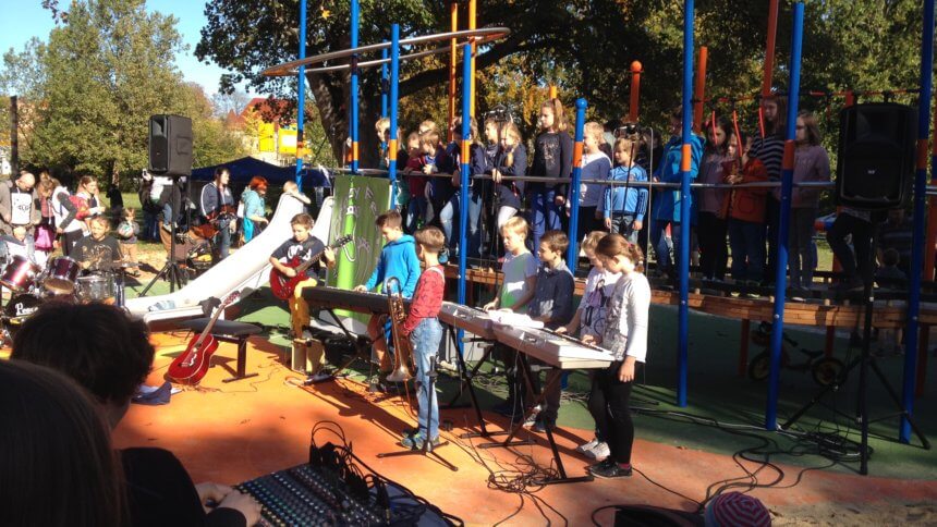 Fußballbereich auf dem Schulhof fertiggestellt 1